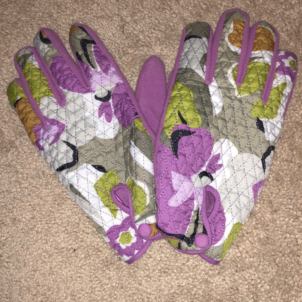 Vera Gloves! NWT!! Never worn and still attached!
